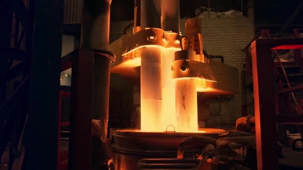 Máquinas de metalurgia de fabricación pesada, acero metálico — Vídeos de Stock