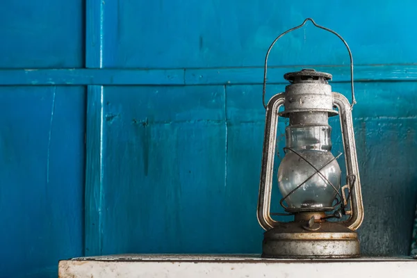 La vieja lámpara de queroseno — Foto de Stock