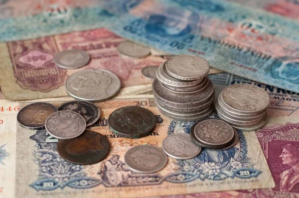 Las monedas y billetes antiguos . — Foto de Stock