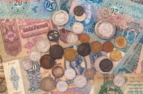 Las monedas y billetes antiguos . — Foto de Stock