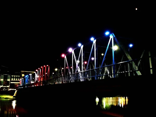 Bridge lighting colors at night.