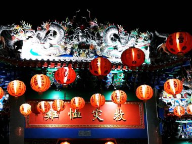 Çin Yeni Yılı ya da Bahar Festivali 'nde yangın lambası veya yüzen fener geleneksel Çin bayramlarının en önemlisidir..