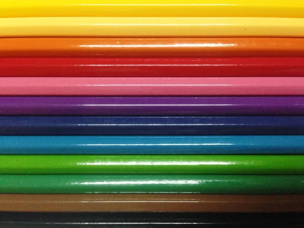 Багато кольорові олівці — стокове фото