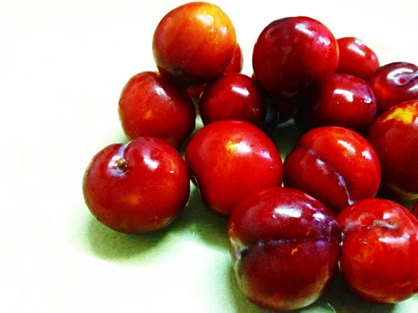 Ameixas, ameixas secas ou nectarinas — Fotografia de Stock