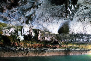 bir s arasında bir mağara benzer büyük bir kaya boş, var