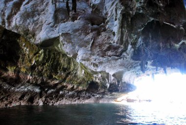 bir s arasında bir mağara benzer büyük bir kaya boş, var