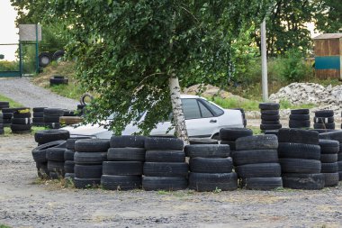 Sürüş Okulu, eğitim sürücü, yol eski lastik