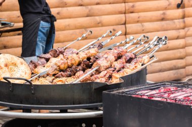 Kızarmış şiş kebap et