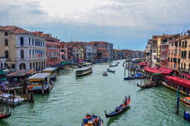 Venice, İtalya - 26 Nisan 2013: güzel manzarasına ünlü Grand Canal Venedik, İtalya