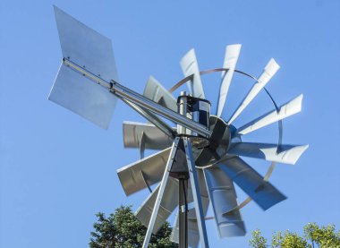 alternatif enerji üreten rüzgar türbini yakın çekim