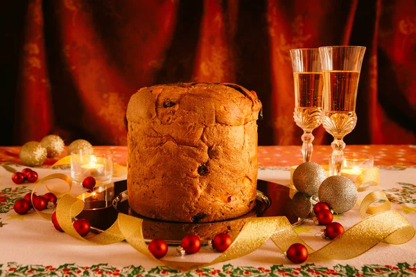 Christmas cake and sparkling wine — Stock Photo, Image