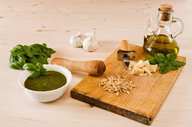 Taze pesto Cenevizli olan maddeler ile