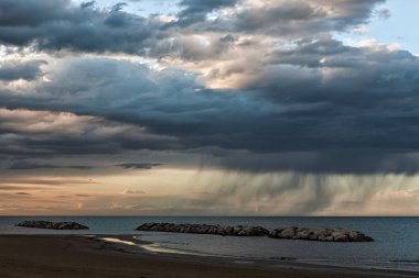 Güçlü bir fırtınadan sonra
