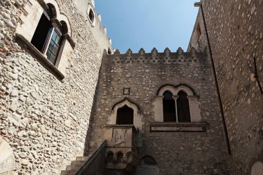 Ünlü avluda Taormina, Sicilya, İtalya