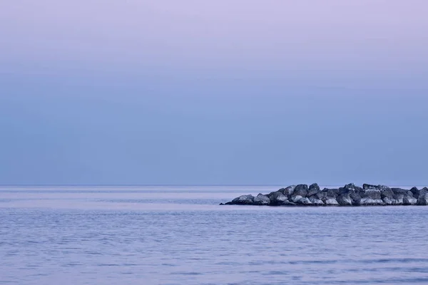 Atardecer de Magenta sobre un mar tranquilo — Foto de Stock