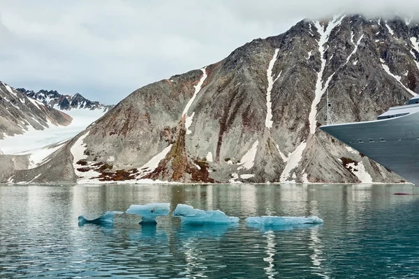 Magdalenafjord in Svalbard eilanden, Noorwegen — Stockfoto