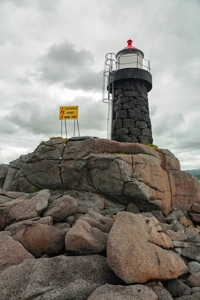 Faro cerca de Gravdal city, Noruega — Foto de Stock