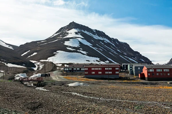 Paisaje de montaña en Longyearbyen, Noruega — Foto de Stock