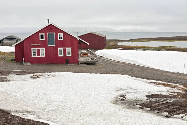 Casas de madera en Ny Alesund, Islas Svalbard — Foto de Stock