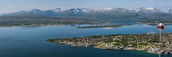 Vista panorámica de Tromso y montañas, Noruega — Foto de Stock