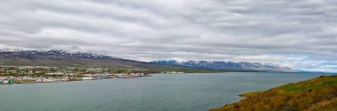 Akureyri, İzlanda'nın panoramik görünüm