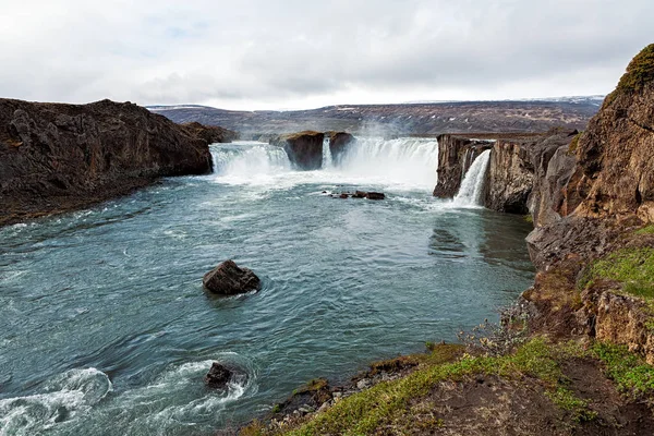 Vista da cachoeira Godafoss, Islândia — Fotografia de Stock