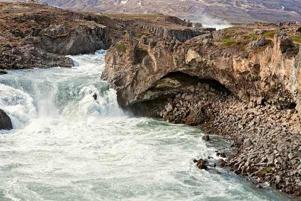Видом на водоспад Godafoss, Ісландія — стокове фото