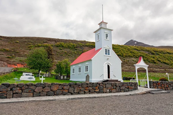 Pequeña iglesia histórica en Laufas cerca de Akureyri, Islandia — Foto de Stock