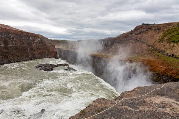 Gullfoss 瀑布在多云的日子里 — 图库照片