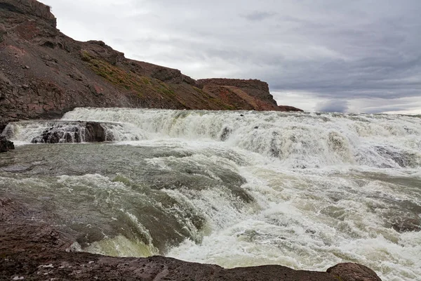 Gullfoss vattenfall i en molnig dag — Stockfoto