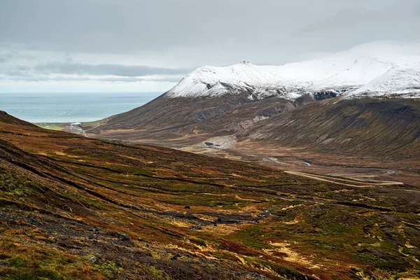 Hory a pohled v Borgarfjordur Eystri, Island — Stock fotografie