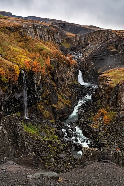 Hengifoss Litlanesfoss Watervallen Het Oosten Van Ijsland Een Bewolkte Dag — Stockfoto