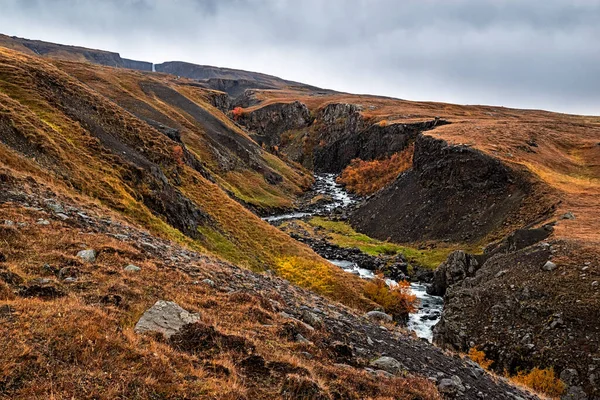 Chute Eau Hengifoss Dans Est Islande Par Une Journée Nuageuse — Photo