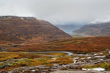 Seydisfjordur limanının panoramik manzarası, İzlanda