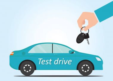 Test sürüşü için araba anahtarı tutan satıcı el.