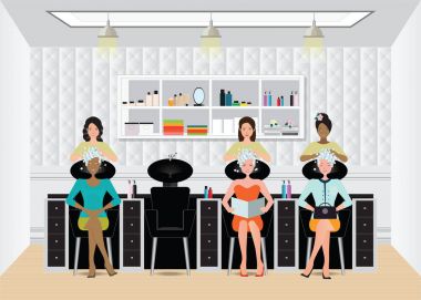 Güzel genç kadın bir saç Kuaför tarafından yıkanmış Başlarken.