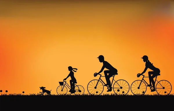 Silhueta de bicicleta de condução familiar com belo céu ao pôr do sol  . — Vetor de Stock