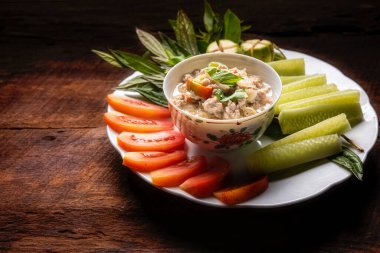 Soya fasulyesi sosu ya da kuru arkaplanda korunmuş soya fasulyesi sosu.