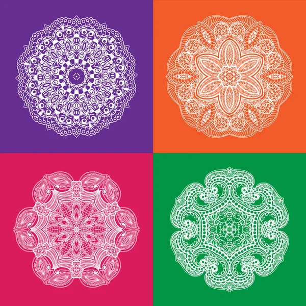 Set di Mandala bianco sugli sfondi di colore — Vettoriale Stock