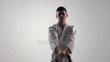 Aşağı doğru katana grev 18 yaşındaki bir sportswan Studio tarafından gösterilir
