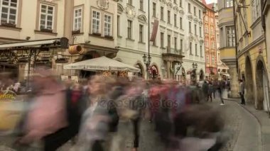 Prag bahar canlı kafelere street sabah bir timelapse vurdu
