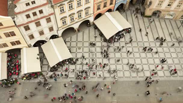 Slavného Staroměstského náměstí, staré historické budovy jako letecké časová prodleva — Stock video