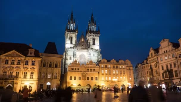 Caducidad de la plaza Staromestske, con su arquitectura antigua — Vídeos de Stock