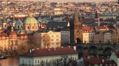 Bir gün olarak alınan Prag, onun Vlatva Nehri-gece geçiş zaman atlamalı vurdu