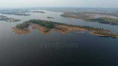 Cuvry coastine ve girişleri ile Dnipro nehrinde küçük adacıklar hava atış