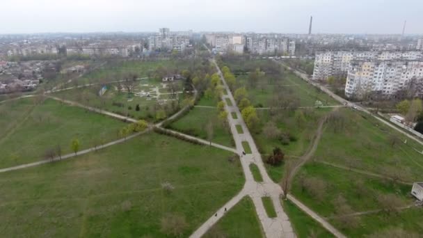 Aerial shot of a highway with several trafffic intersections leading to Kherson — Stock Video