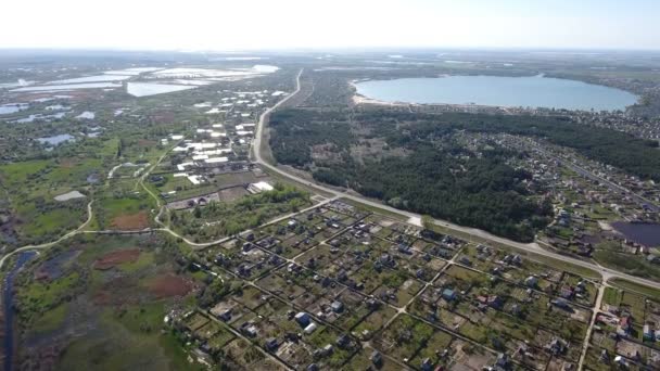 Wysokiej zdjęcia lotnicze z brzegów rzeki Dnipro z małych wysepek i krzywego coastlne — Wideo stockowe