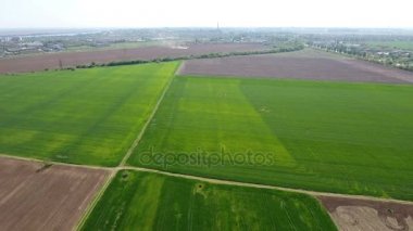 Verimli tarlalarının arasında yer alan ülke crossroads hava atış