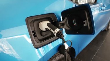 Modern elektrikli otomobil bir noktada modern güç kaynağı Avrupa'nın enerji alır