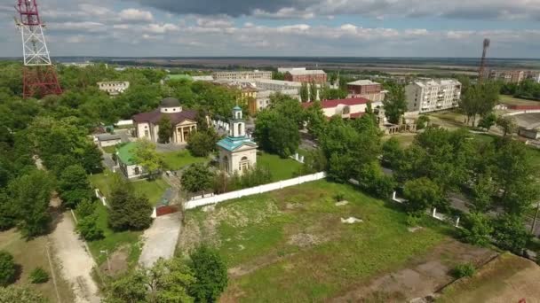 Vue aérienne de la ville de Kherson et de la rivière Dnipro par une journée ensoleillée en été 
